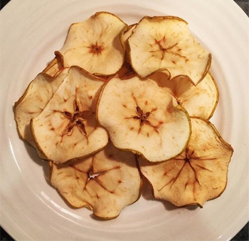 Healthy Treats to Satisfy a Sweet Tooth Apple Crisps